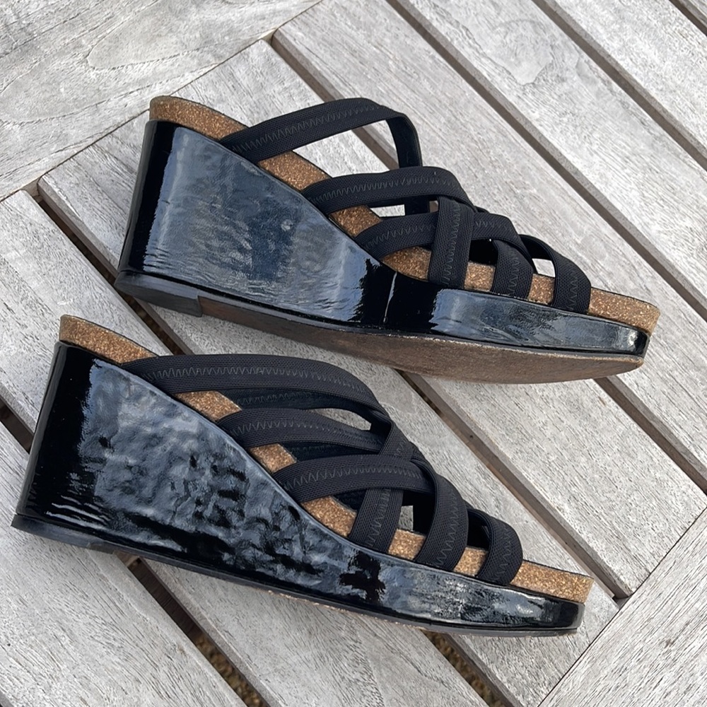 Donald J Pliner (SPAIN) Black wedge with elastic strap sandals, size 10